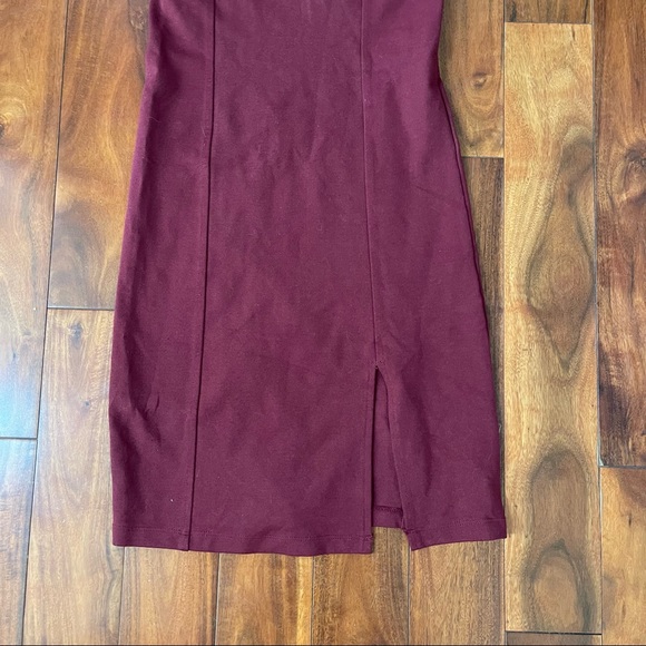 Burgundy mini dress with slit - Picture 3 of 4